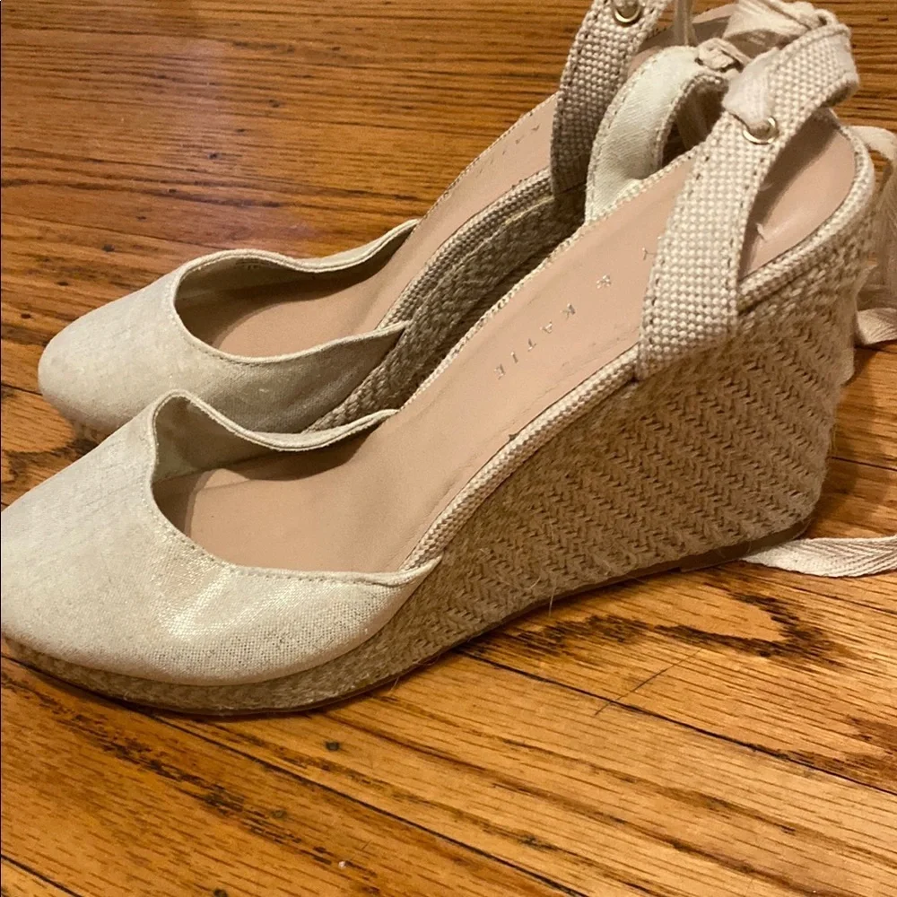 Kelly & Katie Cream Wedge Espadrilles size 8.5
